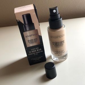 BRAND NEW Smashbox Studio Skin Foundation 1.05